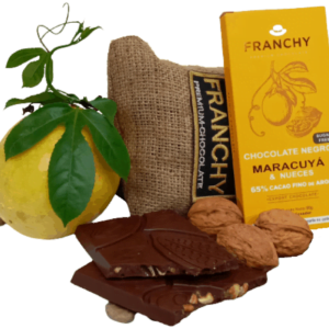 CHOCOLATE NEGRO de MARACUYÁ con NUECES , 65% CACAO – 50gr